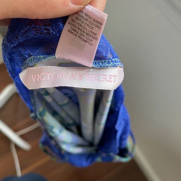 Victoria’s Secret Lace Camisole Slip - Picture 10 of 11